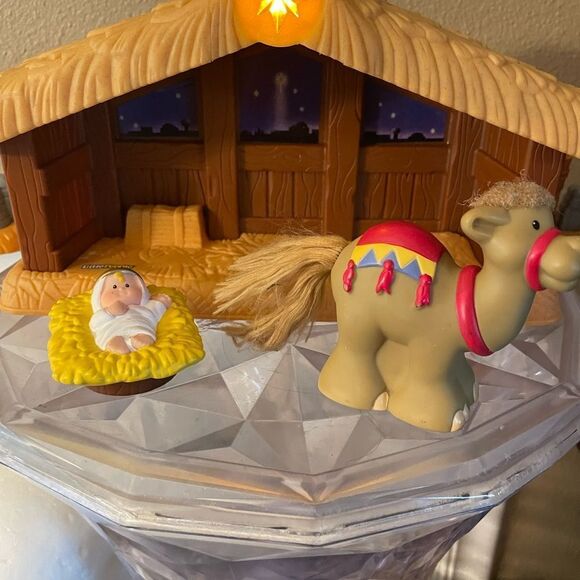 Fisher Price Nativity Musical House with Side Palm Trees and 2 Figures - Picture 4 of 12